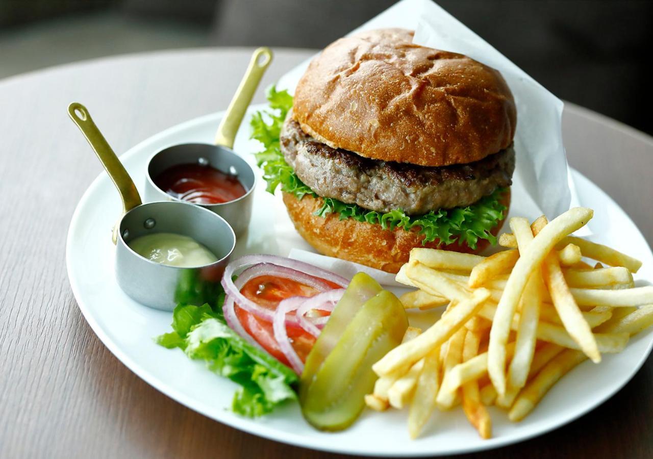 โรงแรมเซ็นจูรี เซาเทิร์น ทาวเวอร์ 4*